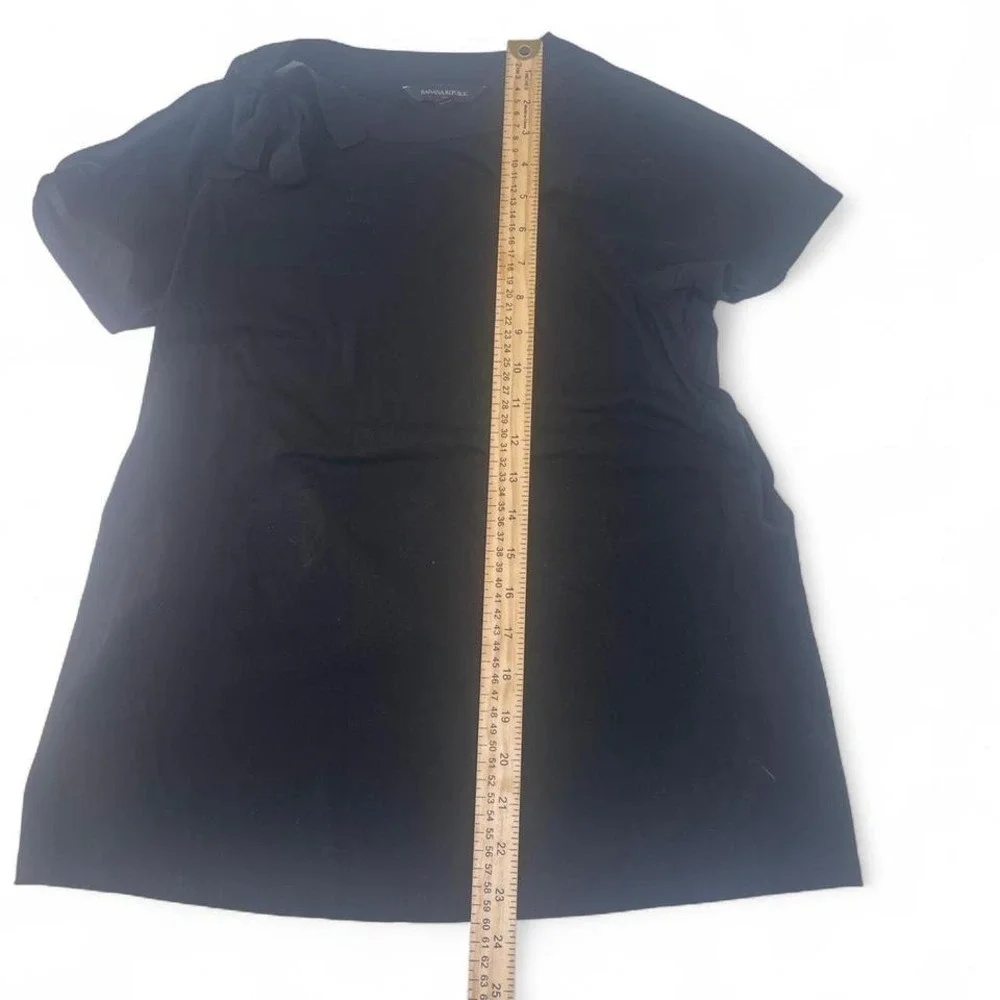 Black top with‎ puff sleeve